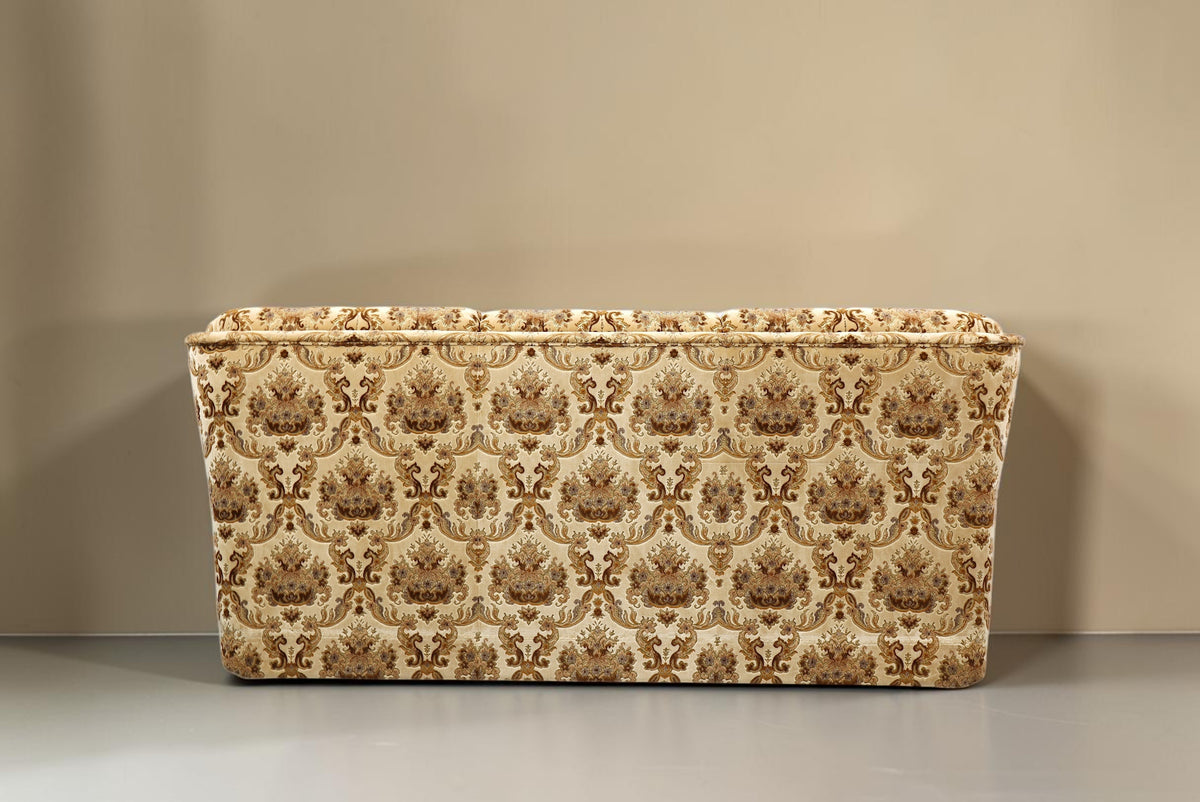 Vintage Space Chippendale 3-Sitzer Sofa mit beigem ornamentalem Stoffbezug in Barock-Optik, Rückansicht