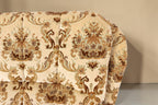 Vintage Space Chippendale Sofa mit beigem ornamentalem Stoffbezug und geschwungener Armlehne im Barock Stil
