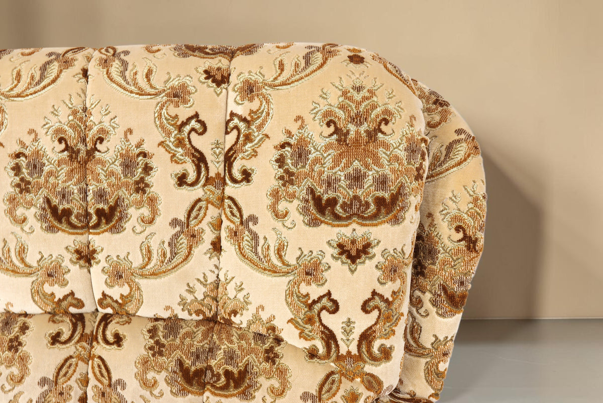 Vintage Space Chippendale Sofa mit beigem ornamentalem Stoffbezug und geschwungener Armlehne im Barock Stil