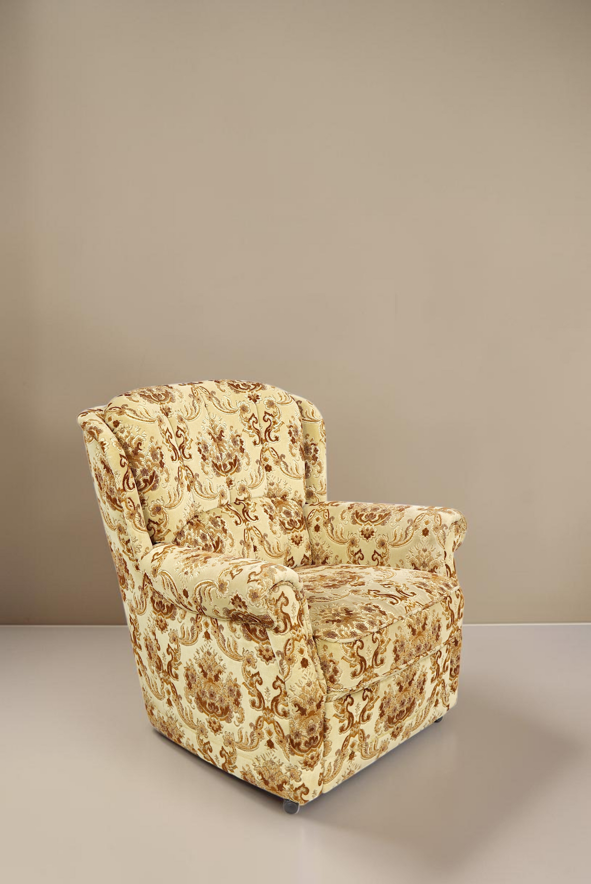 Vintage Space Chippendale Sessel mit beigem Stoffbezug und braunem Ornamentmuster im Barock Stil