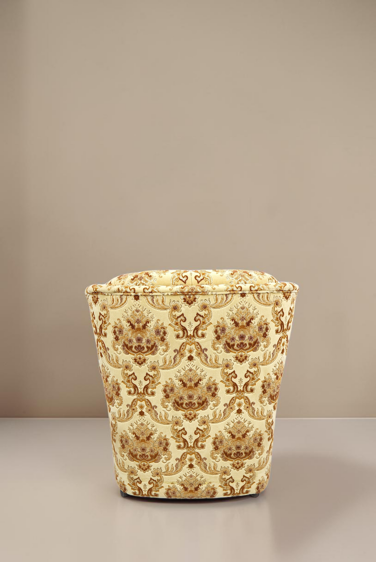 Vintage Space Chippendale Sessel mit beigem ornamentalem Stoffbezug und klassischem Barock Muster