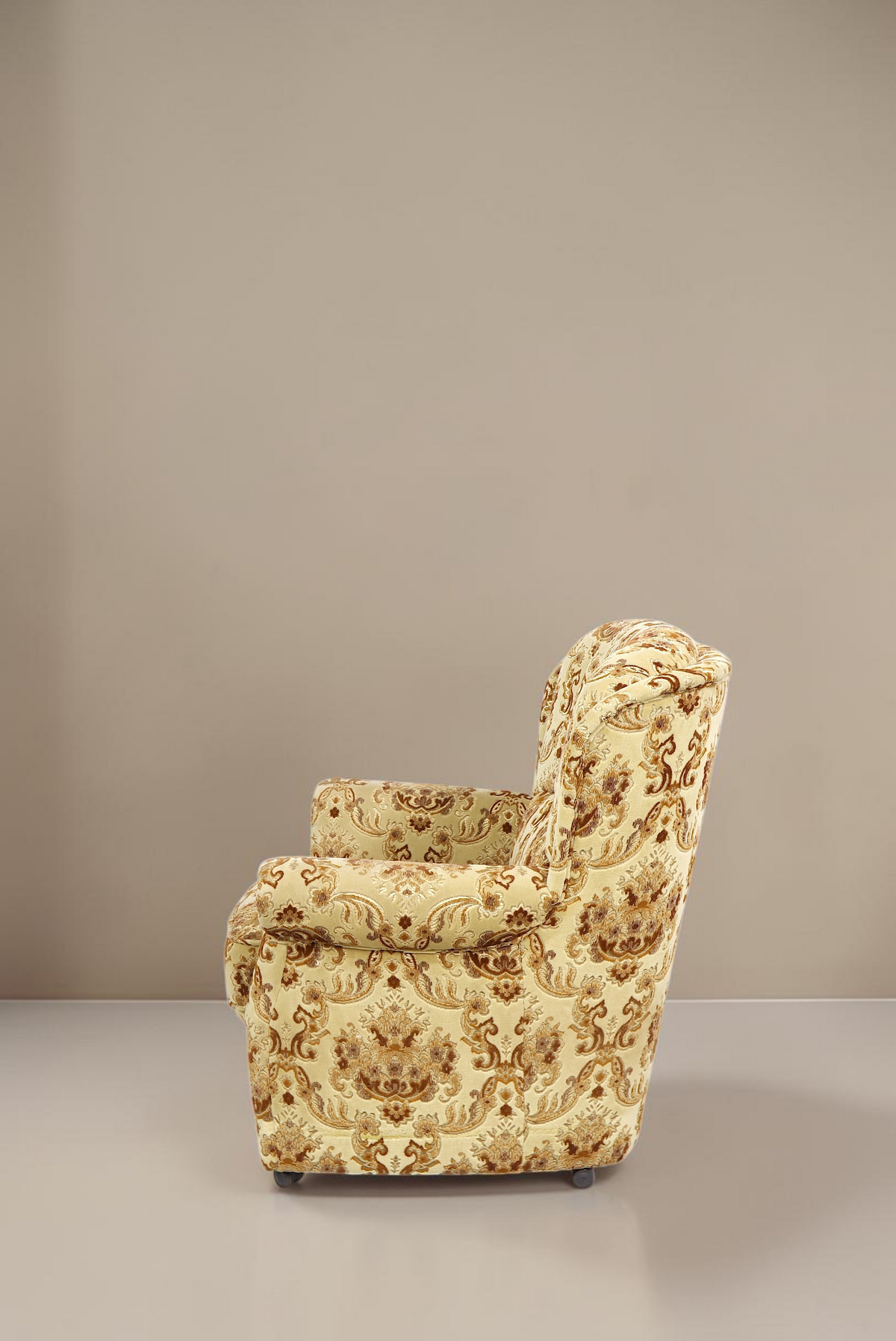 Vintage Space Chippendale Sessel im Barock Stil mit beigem ornamentalem Stoffbezug und geschwungenen Armlehnen