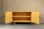 Vintage Space Hellerau 602 Kommode aus hellem Holz mit offenen Türen und konischen Füßen im Mid-Century-Stil