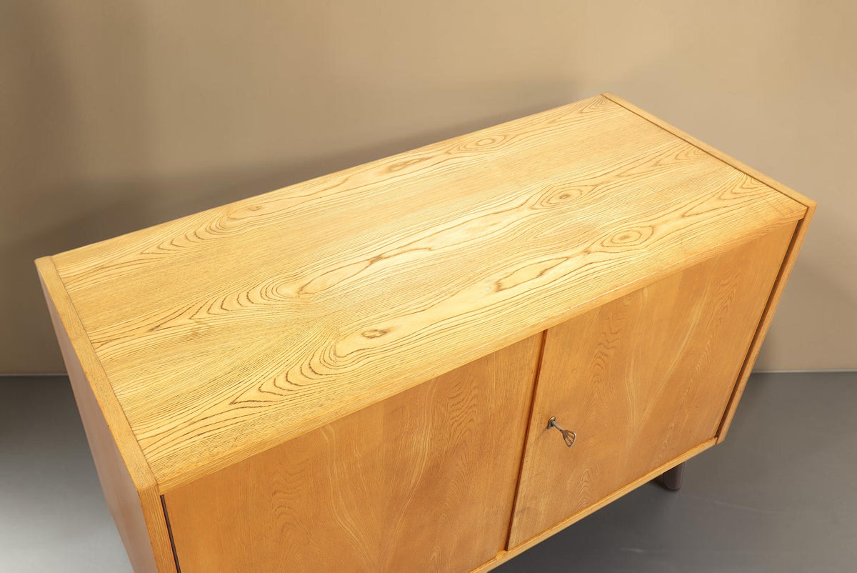 Vintage Space Hellerau 602 Kommode aus hellem Holz im Mid Century Design mit funktionstüchtigem Schloss
