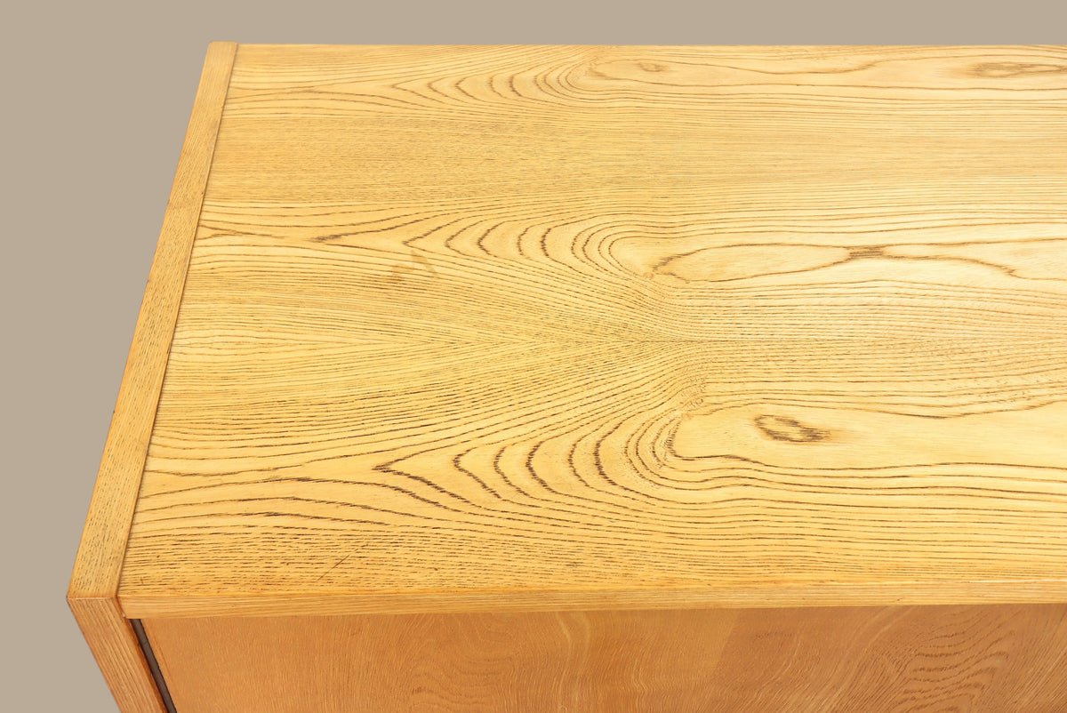 Vintage Space Hellerau 602 Kommode aus hellem Holz mit markanter Maserung im Mid Century Design