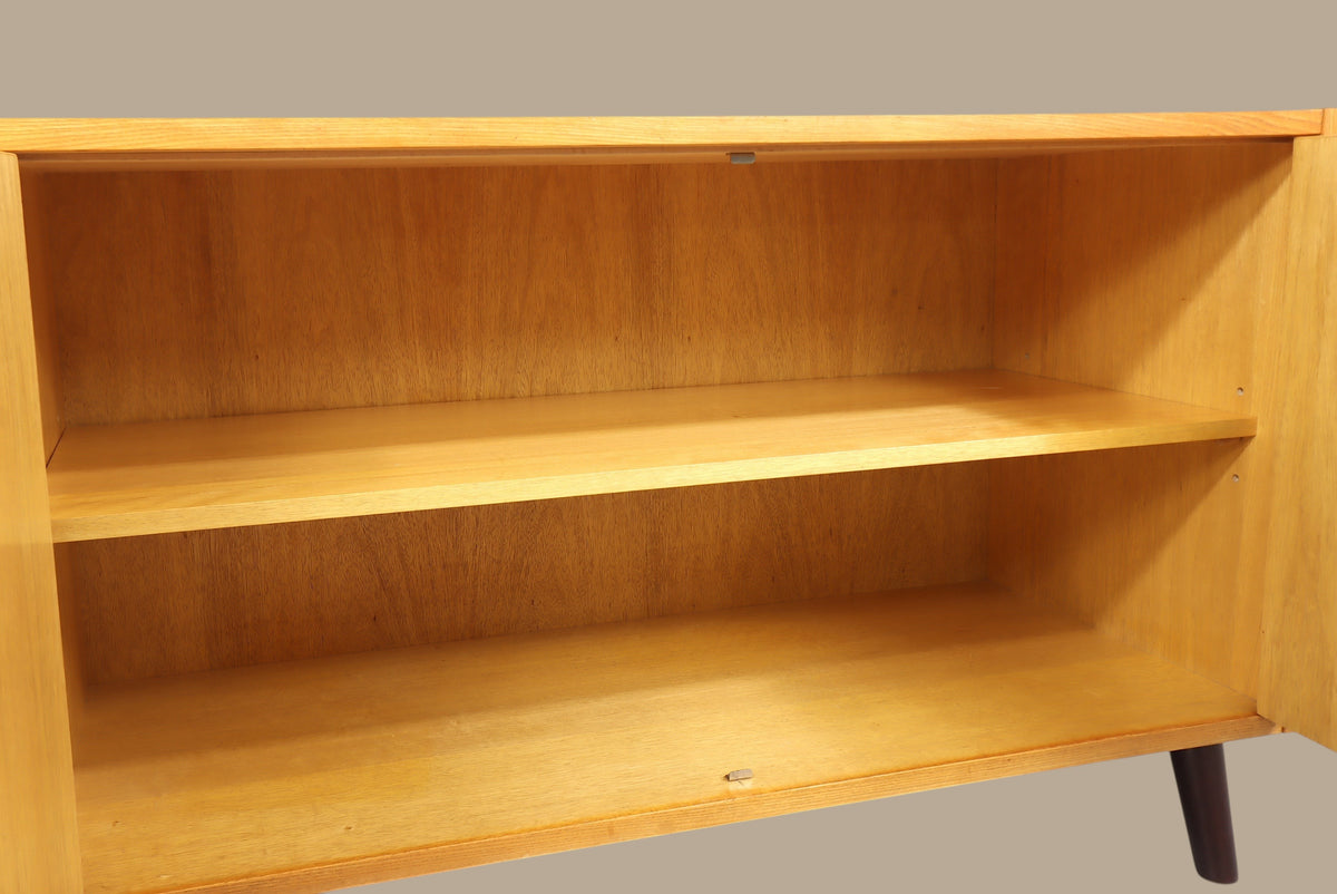 Vintage Space Hellerau Kommode aus hellem Holz mit verstellbarem Regalboden im Mid Century Design