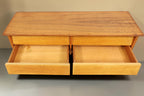 Vintage Space Mid Century Kommode aus Holz mit zwei offenen Schubladen und eleganter Maserung im Retro-Stil