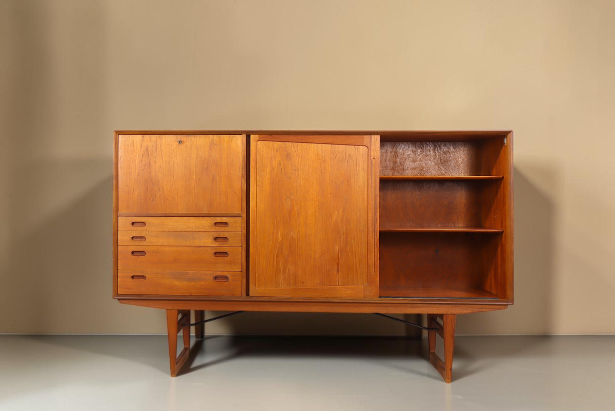 Vintage Space Danish Design Highboard aus Teakholz mit Schiebetüren und Schubladen im Mid Century Stil