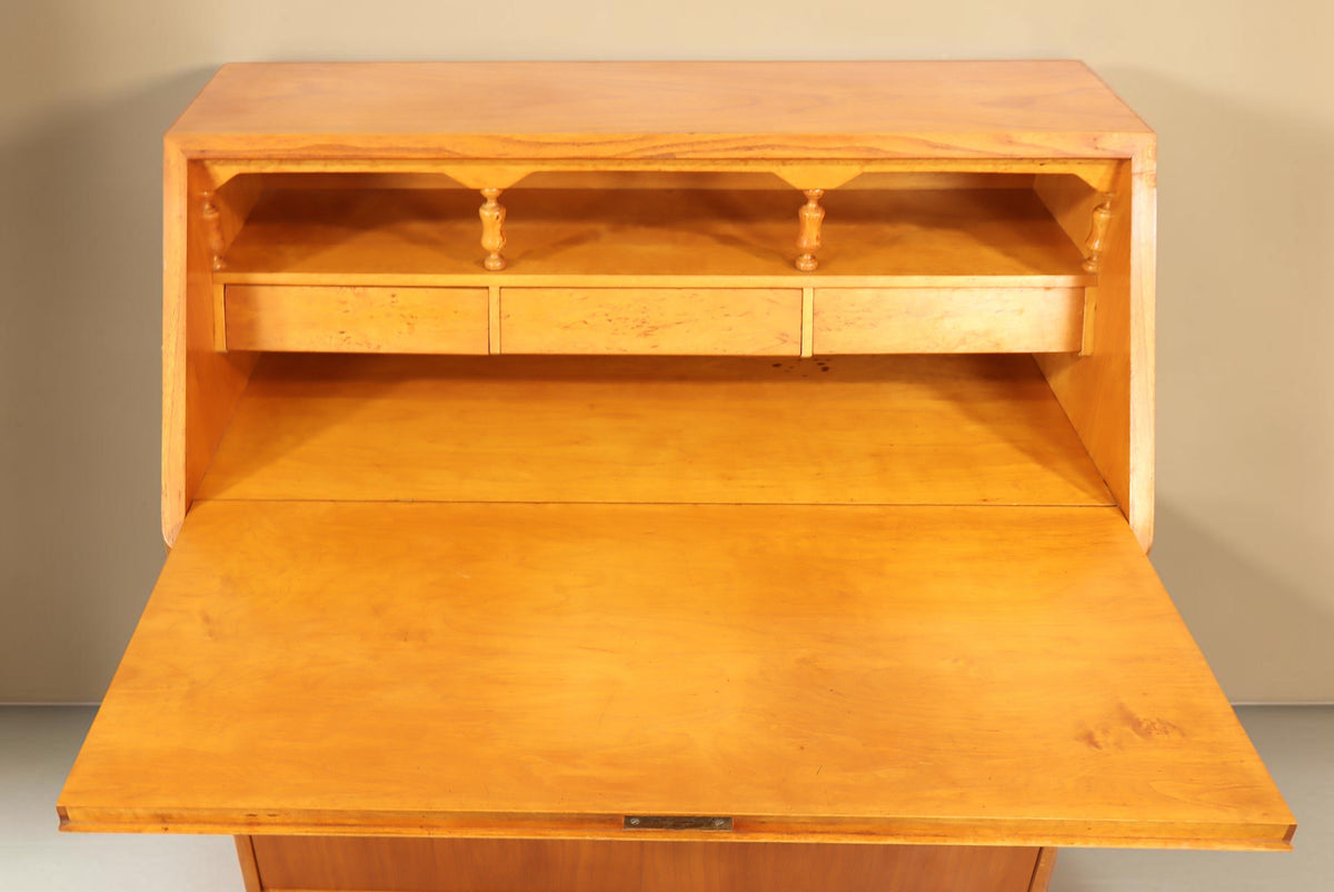 Vintage Space Mid Century Sekretär aus hellem Holz mit aufgeklappter Schreibfläche und praktischen Innenfächern