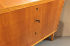 Vintage Space Mid Century Sekretär aus Holz mit drei Schubladen und dekorativem Schlüssel in der mittleren Front