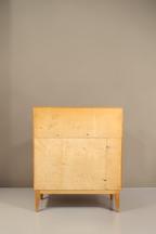 Vintage Space Mid Century Sekretär Rückansicht aus hellem Holz mit konischen Beinen vor weißer Wand