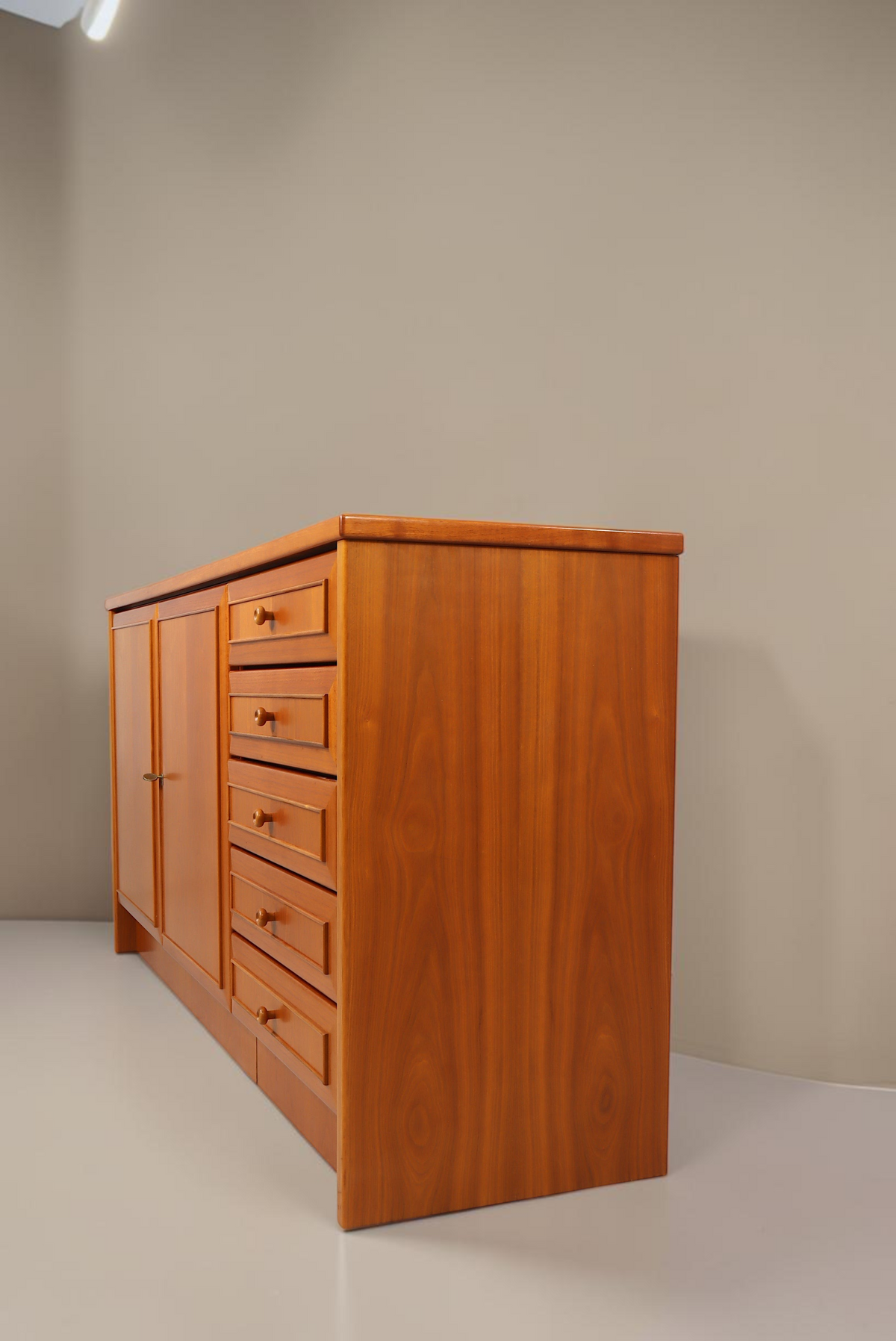 Vintage Space Anbau-Euroma Sideboard aus Teakholz mit fünf Schubladen und Schranktüren im Mid-Century-Stil