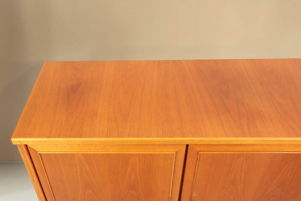 Vintage Space Mid Century Sideboard aus Teakholz mit schöner Maserung und funktionalem Design aus den 70er Jahren
