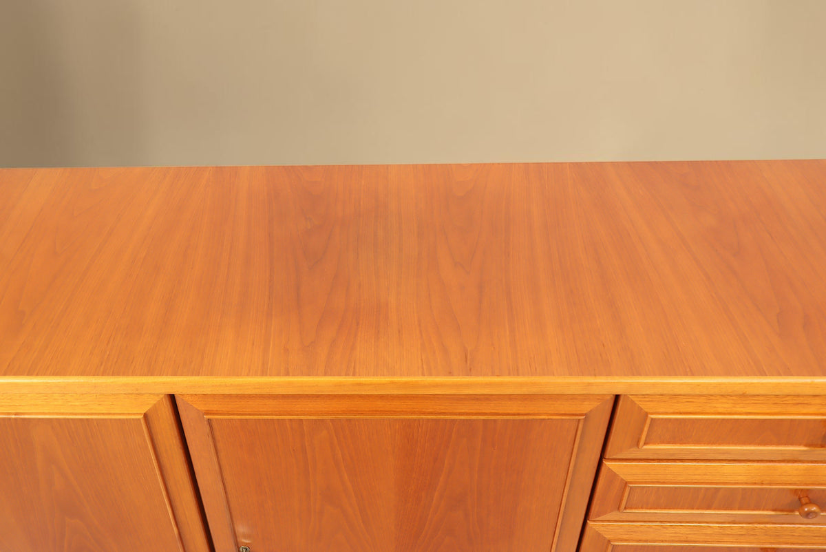 Vintage Space Sideboard Euroma aus Teakholz mit sichtbarer Holzmaserung und funktionalem Mid-Century-Design