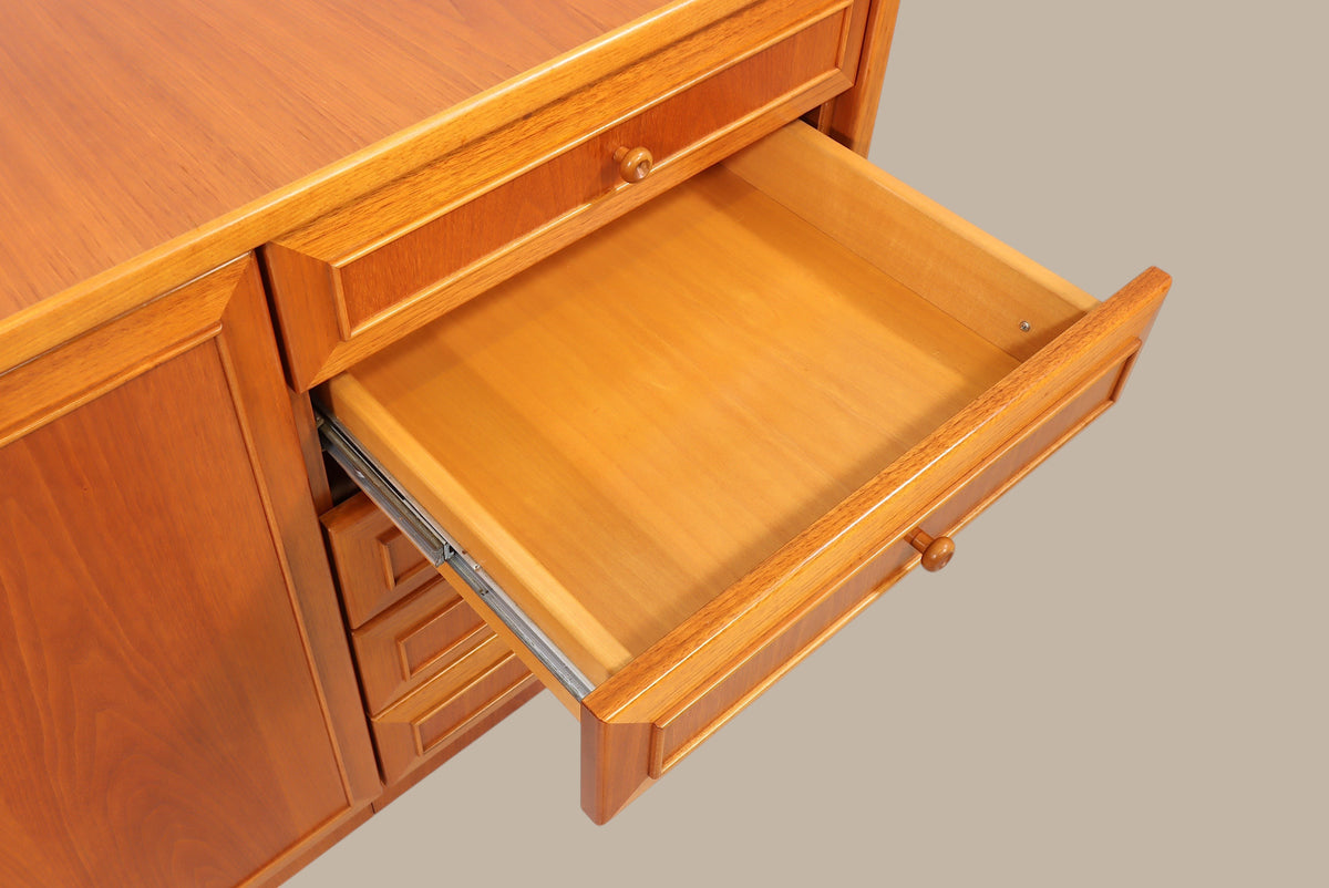 Vintage Space Anbau-Euroma Sideboard aus Teakholz mit ausgezogener Schublade im Mid-Century-Design
