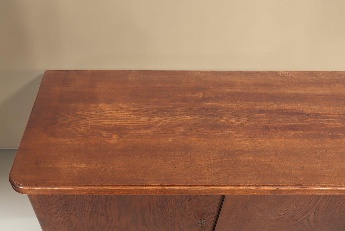 Vintage Space Mid Century Sideboard aus Holz mit eleganter Maserung und abgerundeter Kante in der Draufsicht