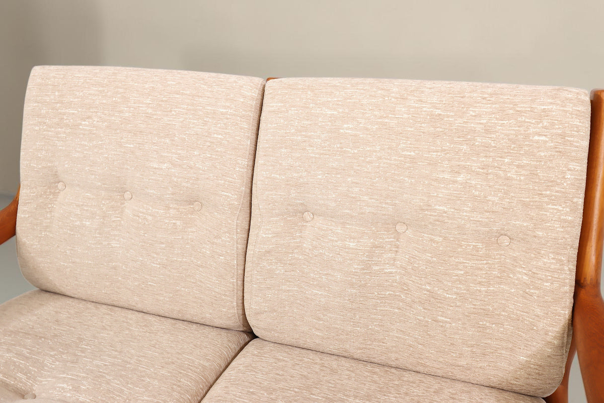 Vintage Space Gustav Thams 2er Sofa mit beigem Stoffbezug und organischem Teakholz-Rahmen im dänischen Design