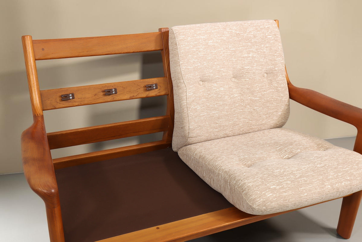 Vintage Space Gustav Thams 2er Sofa aus Teakholz mit beigem Polster im dänischen Mid-Century Design