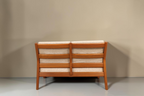 Vintage Space Gustav Thams 2er Sofa aus Teakholz mit heller Polsterung in dänischem Design, Rückansicht