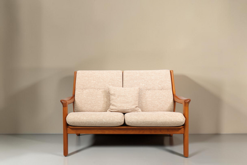 Vintage Space Gustav Thams 2er Sofa aus Teakholz mit beigem Polsterbezug im dänischen Mid-Century-Design