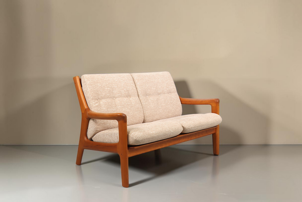 Vintage Space Gustav Thams 2er Sofa aus Teakholz mit beigem Polster im dänischen Mid-Century-Design