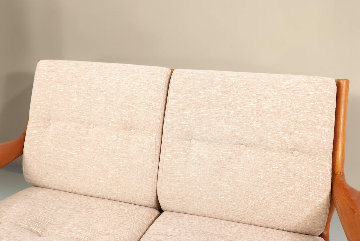 Vintage Space Gustav Thams 2er Sofa mit beigem Stoffbezug und organischem Teakholz-Rahmen im dänischen Design