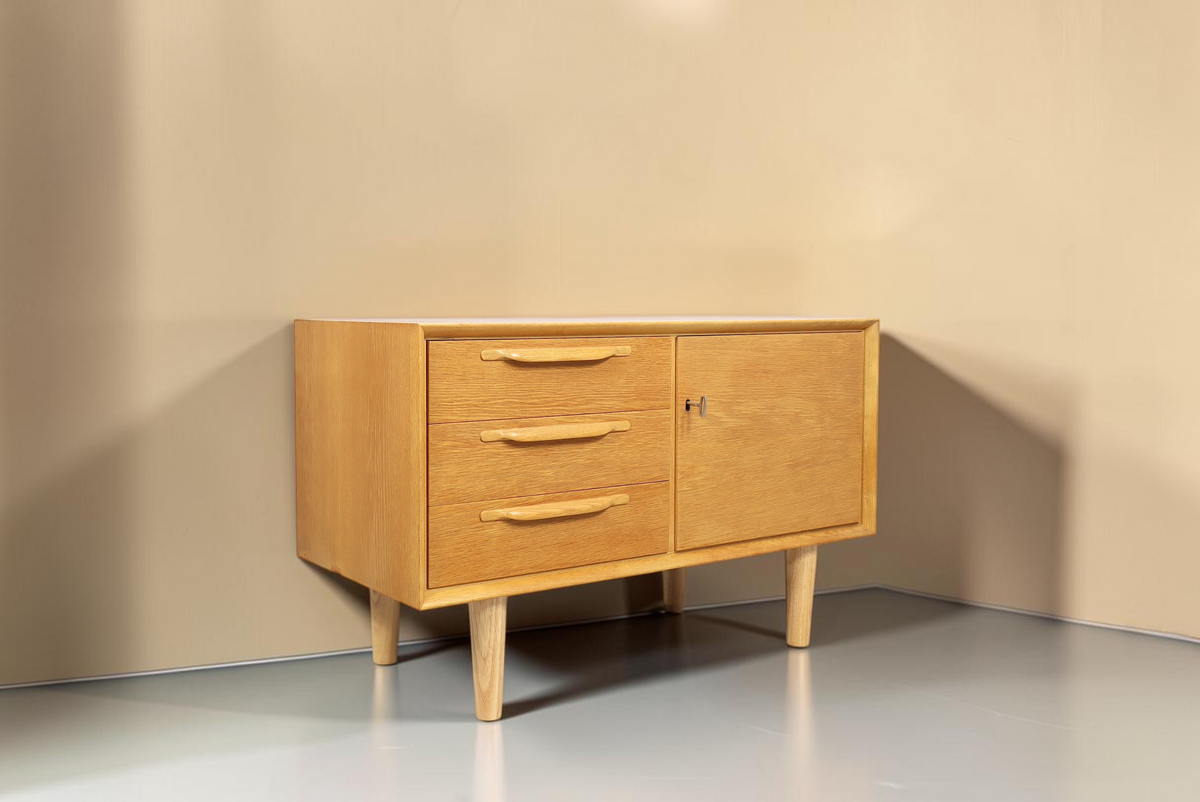 Vintage Space Strobeck Sideboard aus Eiche im 70er Jahre Mid-Century Design mit drei Schubladen und Türfach