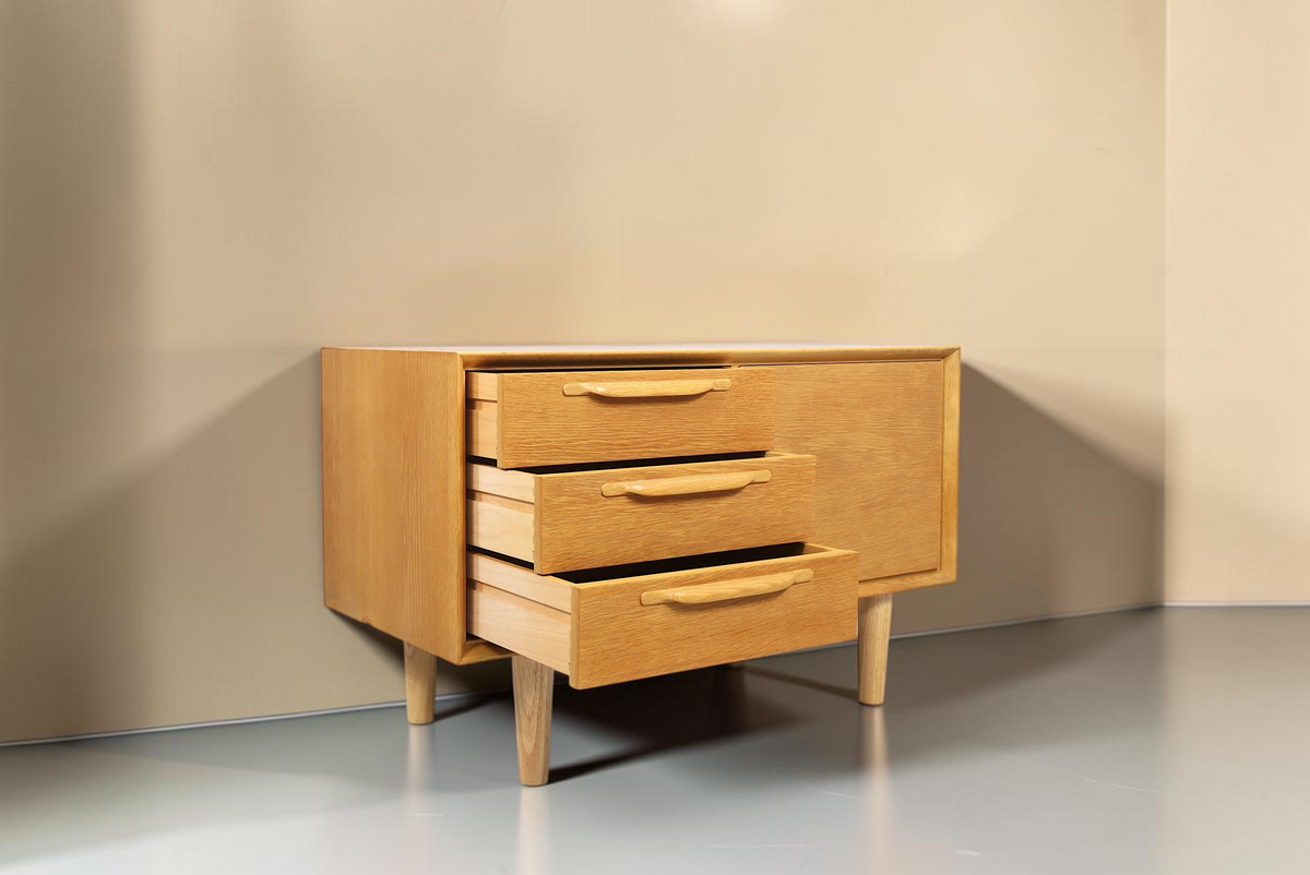 Vintage Space Strobeck Sideboard aus Eiche im 70er Jahre Design mit drei Schubladen und konischen Holzbeinen
