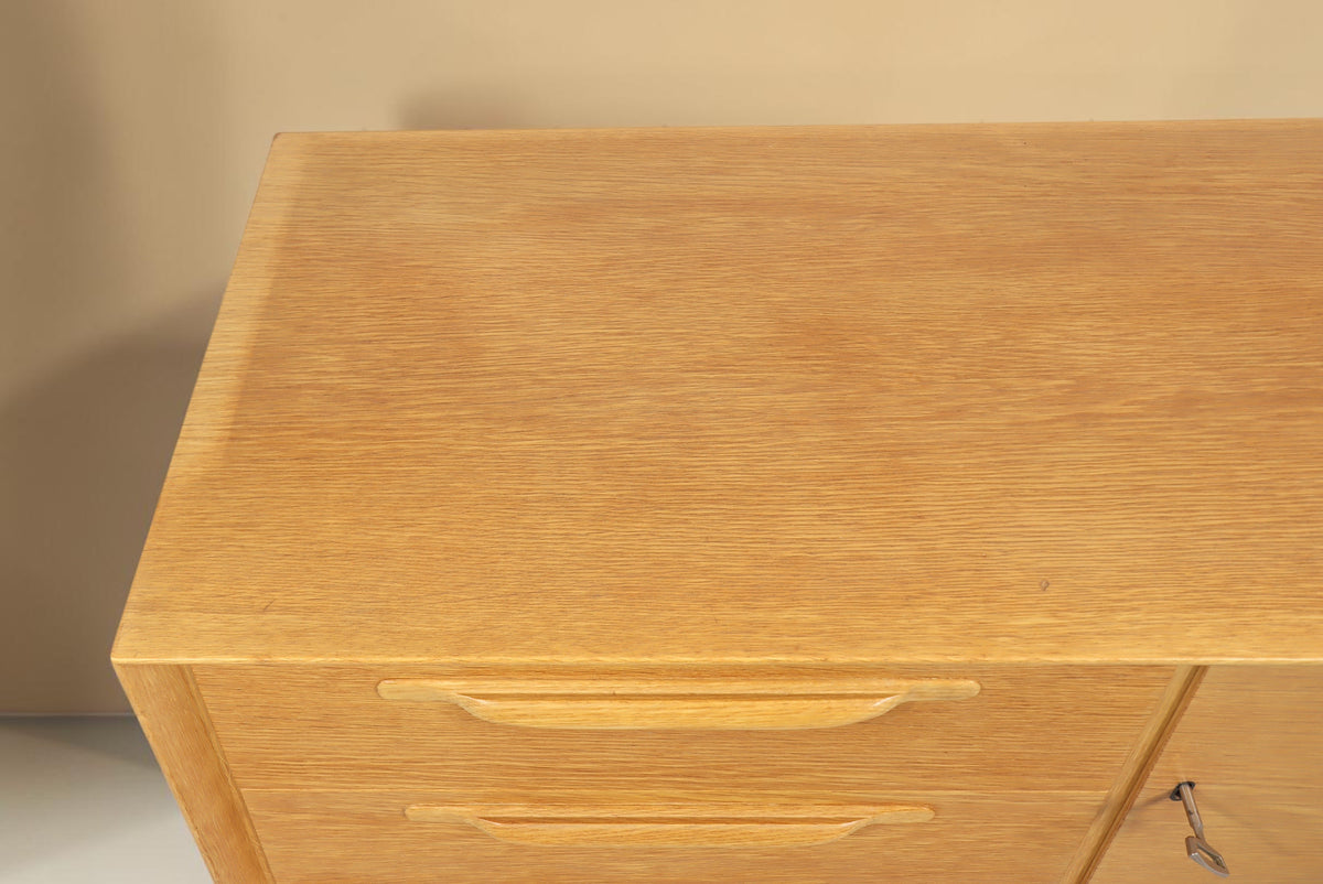 Vintage Space Strobeck Sideboard aus Eiche im Mid-Century Design mit markanten Massivholzgriffen und Schubladen