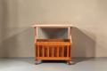 Vintage Space Mid-Century Zeitungsständer aus Holz mit integrierter Ablagefläche als Beistelltisch
