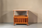 Vintage Space Mid-Century Zeitungsständer aus Holz mit integrierter Ablagefläche als Beistelltisch
