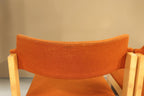 Vintage Space Mid Century Esszimmerstühle mit orangefarbenem Stoffbezug und hellem Holzgestell in Retro-Optik