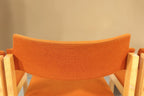 Vintage Space Mid Century Esszimmerstuhl mit orangefarbenem Stoffbezug und hellem Holzgestell in Nahaufnahme
