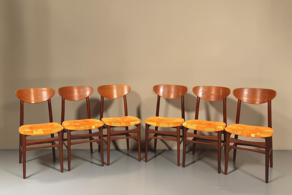 Vintage Space 6er-Set Mid Century Esszimmerstühle aus Teakholz mit geschwungener Rückenlehne und gelben Sitzpolstern