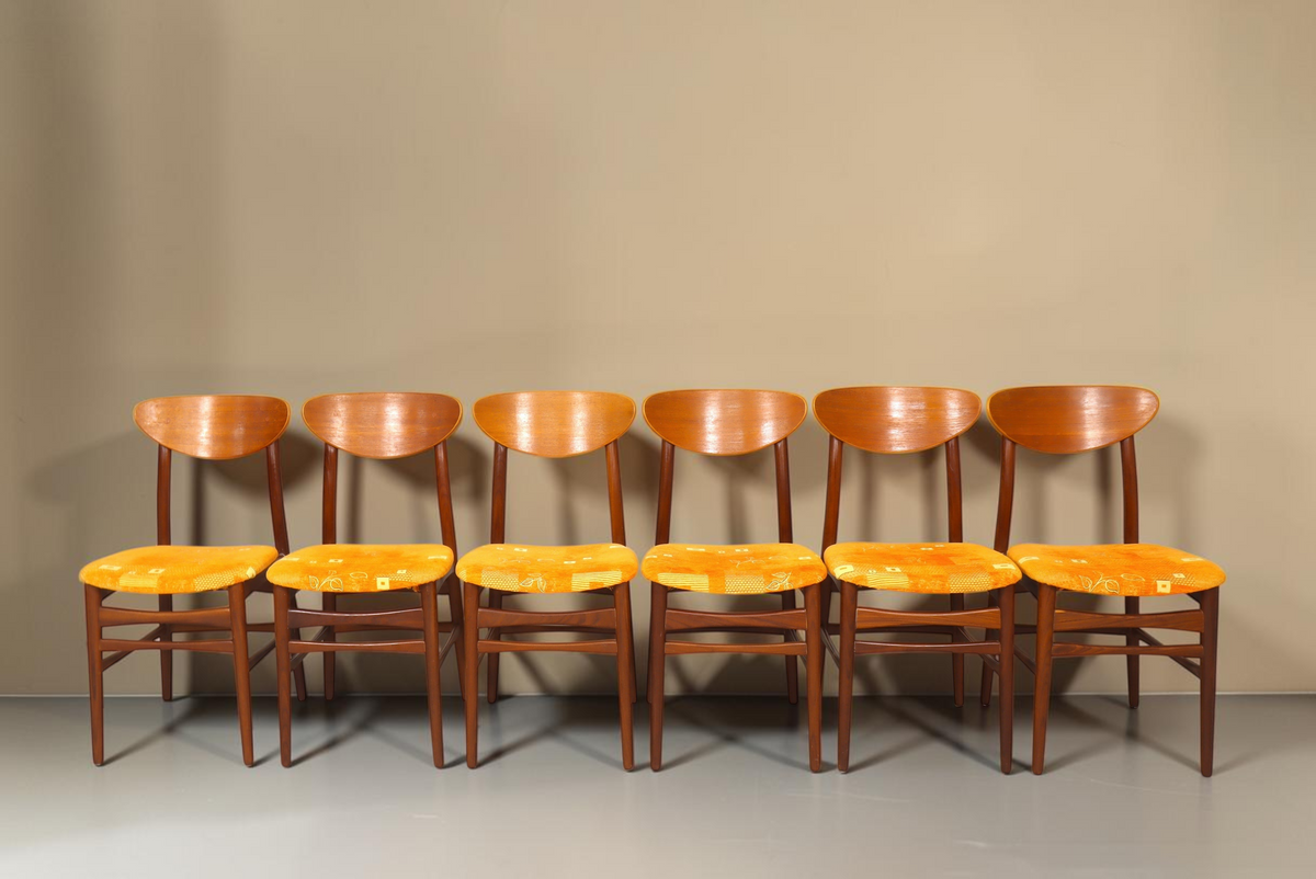Vintage Space 6er-Set Mid Century Esszimmerstühle aus Teakholz mit geschwungener Rückenlehne und gelben Sitzpolstern