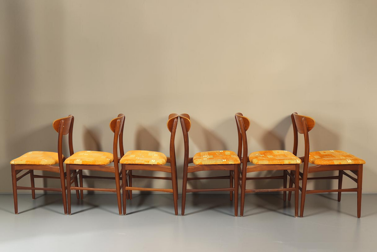 Vintage Space 6er-Set Mid Century Esszimmerstühle aus Teakholz mit geschwungener Rückenlehne und gelbem Sitzpolster