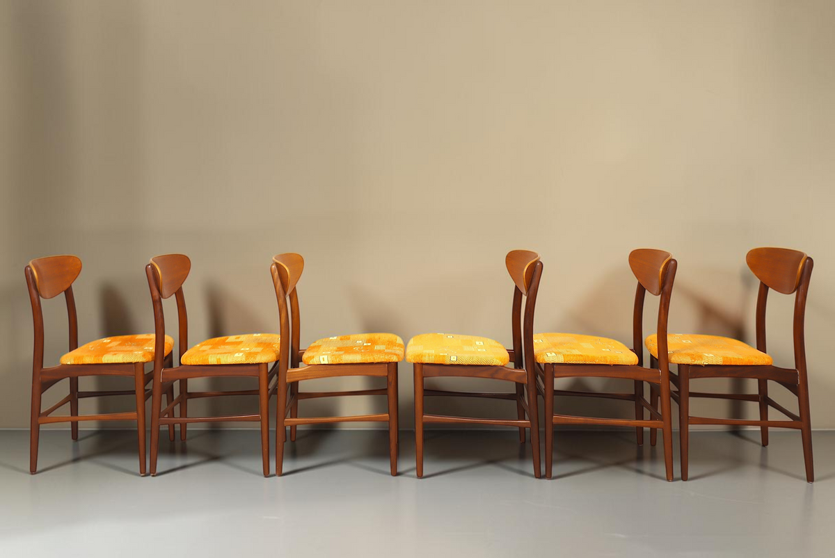 Vintage Space 6er-Set Mid Century Esszimmerstühle aus Teakholz mit geschwungener Rückenlehne und gelben Sitzpolstern
