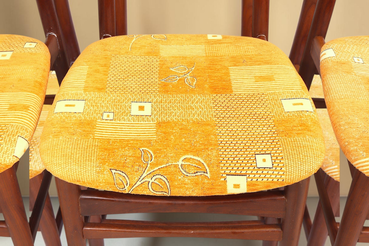 Vintage Space 6er-Set Mid Century Esszimmerstühle aus Teakholz mit senfgelbem gemustertem Stoffbezug