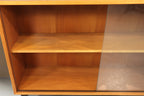 Vintage Space Mid Century Vitrine aus Holz mit Glasschiebetür und verstellbarem Einlegeboden
