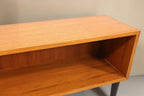 Vintage Space Mid Century Lowboard aus Holz mit offenem Fach und schwarzen konischen Füßen