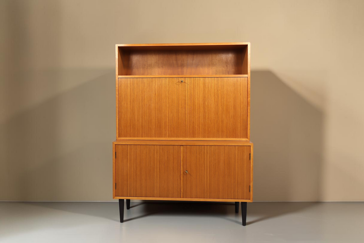 Vintage Space Mid Century Sekretär aus Holz mit ausklappbarer Schreibfläche und schwarzen konischen Füßen