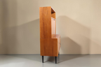 Vintage Space Mid Century Sekretär aus Holz mit ausklappbarer Schreibfläche und schwarzen konischen Füßen, Seitenansicht