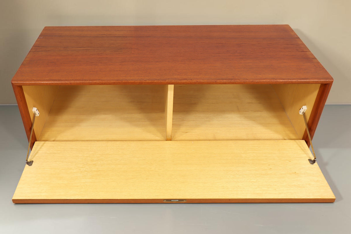 Vintage Space Mid Century Teak Sideboard mit offener Klapptür und hellem Innenraum