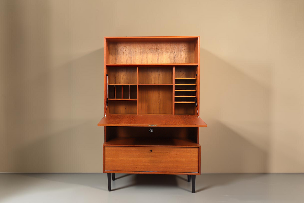 Vintage Space RT Möbel Teak Sekretär aus den 1960er Jahren mit klappbarer Schreibplatte und Fächern