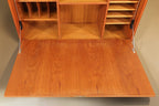 Vintage Space Mid Century Teak Sekretär mit ausgeklappter Schreibplatte und Fächern für Stauraum