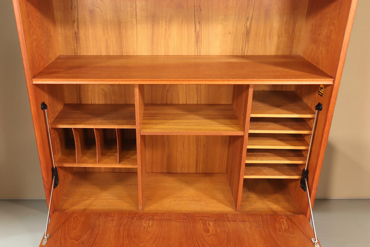 Vintage Space RT Möbel Teak Sekretär Innenansicht mit Fächern und Ablagen im Mid-Century Design