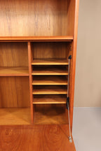 Vintage Space Mid Century Teak Sekretär Innenansicht mit Fächern und Schreibplatte aus den 1960er Jahren