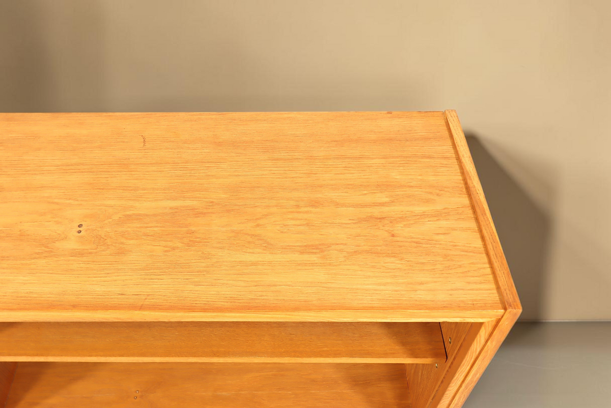 Vintage Space Mid Century Lowboard aus hellem Holz mit offener Ablagefläche und klarer Maserung