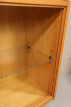Vintage Space Mid Century Vitrine aus Eiche mit verstellbarem Glasboden und Holzkorpus im DDR Design