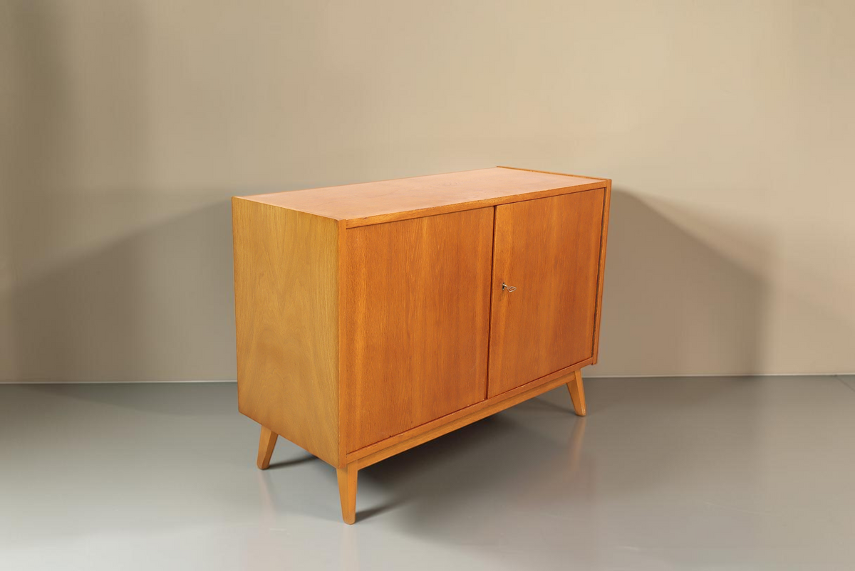 Vintage Space DDR Kommode aus Afromosia Holz mit ausgestellten Füßen im Mid Century Design